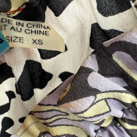 Alice + Olivia size XS silk blouse elbow length sleeves ruffle hem black white - Picture 5 of 6